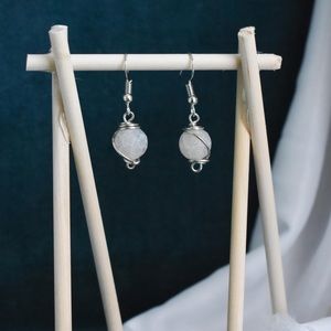 Handcrafted white agate earring